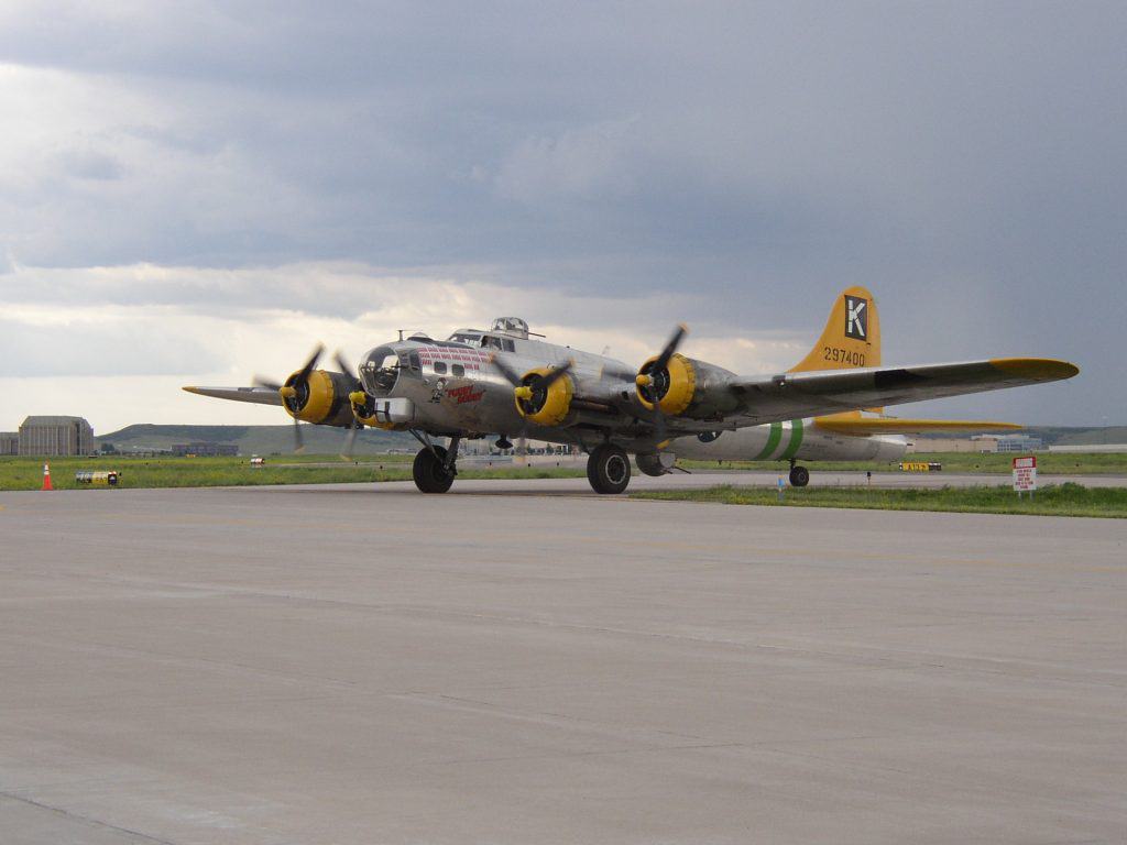 5.-B-17-coming-off-runway-6-24-05